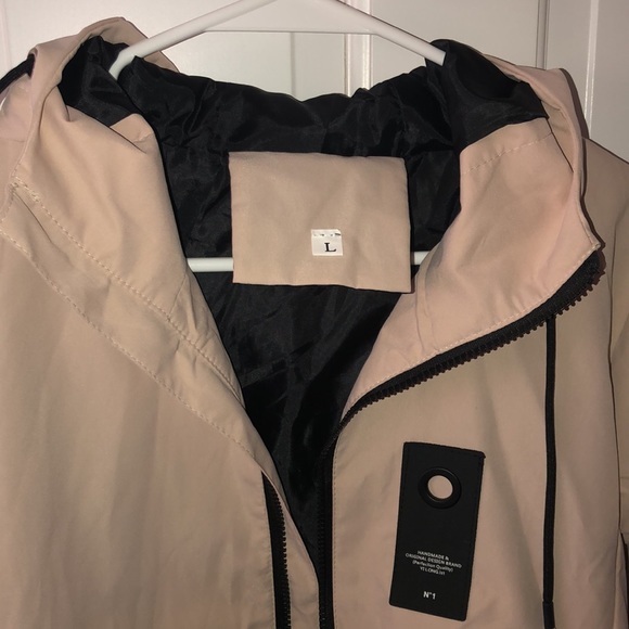 NWOT Cream zip-up Windbreaker Jacket - Picture 6 of 6